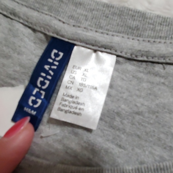 UNISEX•H & M •Divided• 'Just Chill' tee • NWT - Picture 5 of 7
